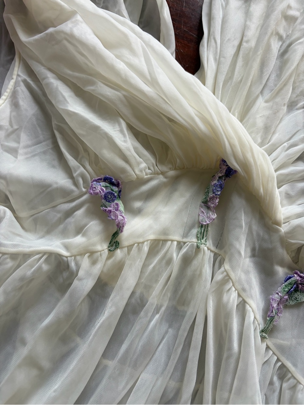 Sheer Vintage Lavender and Ivory nightgown and robe - Picture 3 of 7